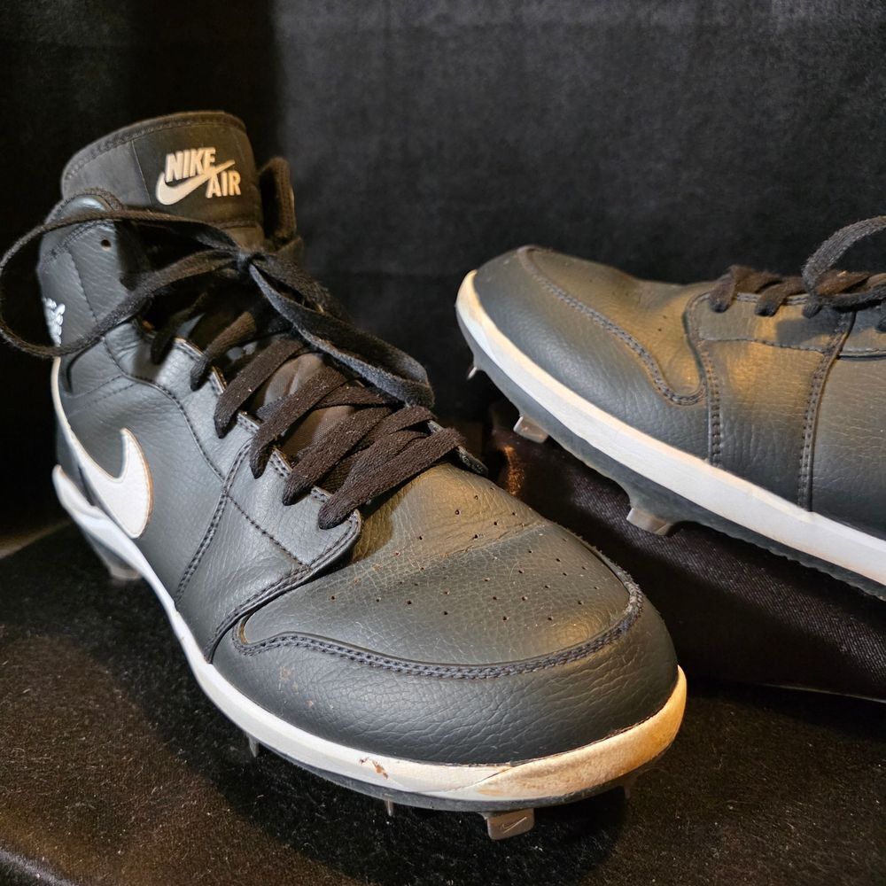 Nike Black and White Men's Cleats - Picture 2 of 9
